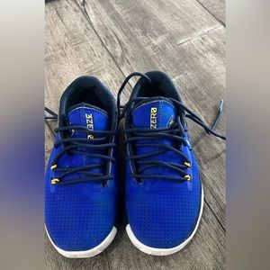 Under Armour Tennis Shoes. Like new.